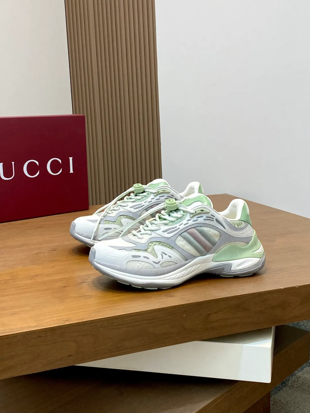 Men's Men's Shoes 💰900 Gucci Gucci 2.0 Sports Shoes Couple's Style Retro Casual Shoes Running Shoes Original Purchase, Development, Production Gucci 2.0 Sports Shoes reinterpret the brand's iconic striped webbing elements. This sneaker reinterprets the iconic details. It uses EVA thick soles and a smart silhouette to bring a stable and comfortable wearing experience. Exquisite packaging at the delivery counter. Fabric: original imported cowhide + technical fabrics. Lining: original imported breathable mesh. Sole: original molded ultra-light foam rubber. Bottom thickness: 4CM. Size: 39-44 (customized for 38, 45, 56)